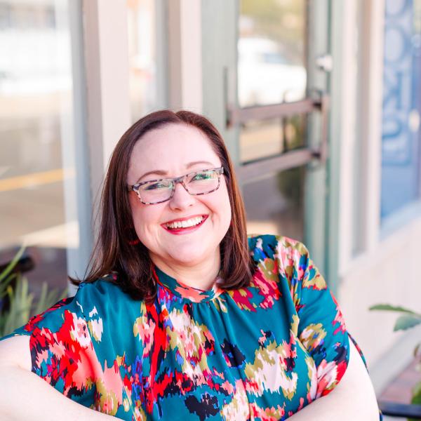 Headshot of Amanda Jones