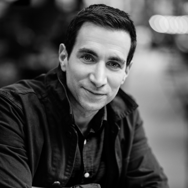 Andrew Ross Sorkin headshot