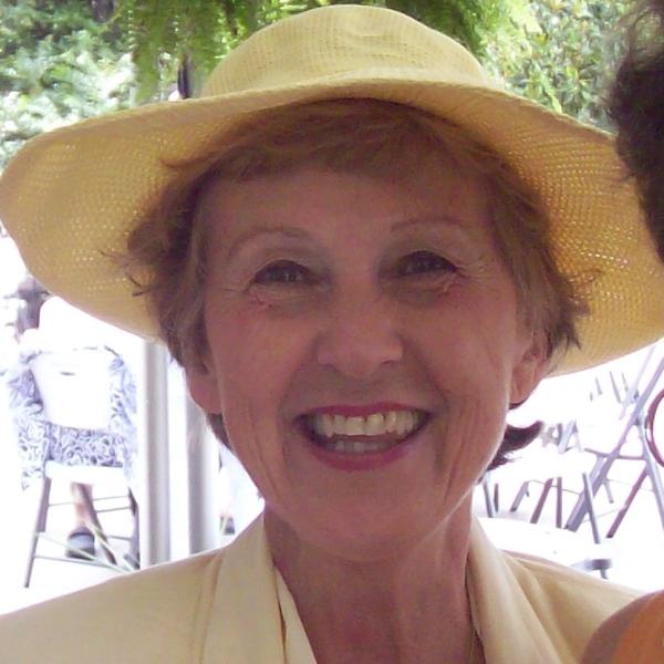 Sally Reeves Headshot